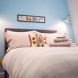 https://luxury-bed-just-off-the-canal.brighton-hotels-england.com